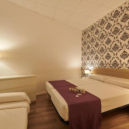 Hostal Mayerling Centro Barselona Dış mekan fotoğraf